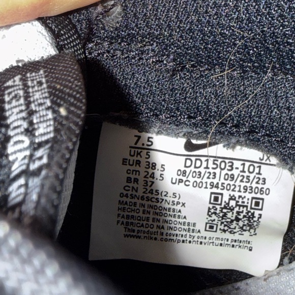 Nike Dunks - Picture 4 of 5